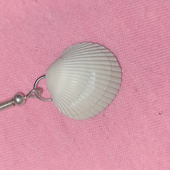 Shell earrings - Picture 3 of 4